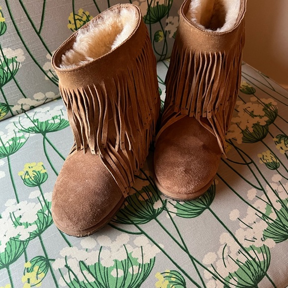 Koolaburra wedge boots suede with fringes size9 - Picture 6 of 6